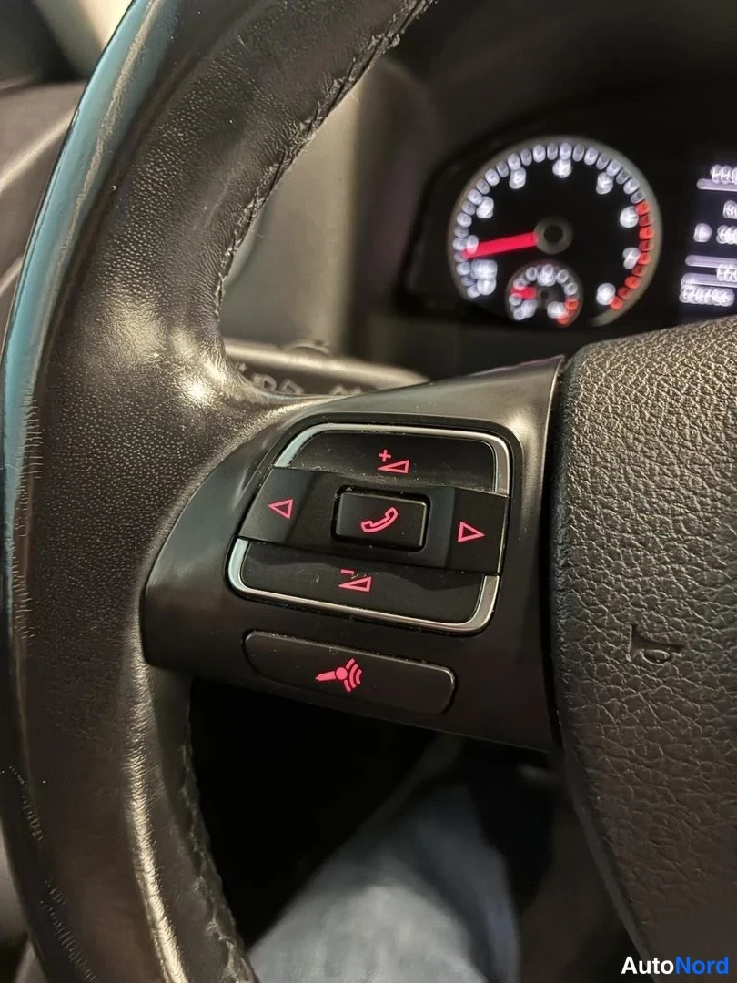 Sininen Volkswagen Tiguan 2014, yksityiskohta, kuva 18