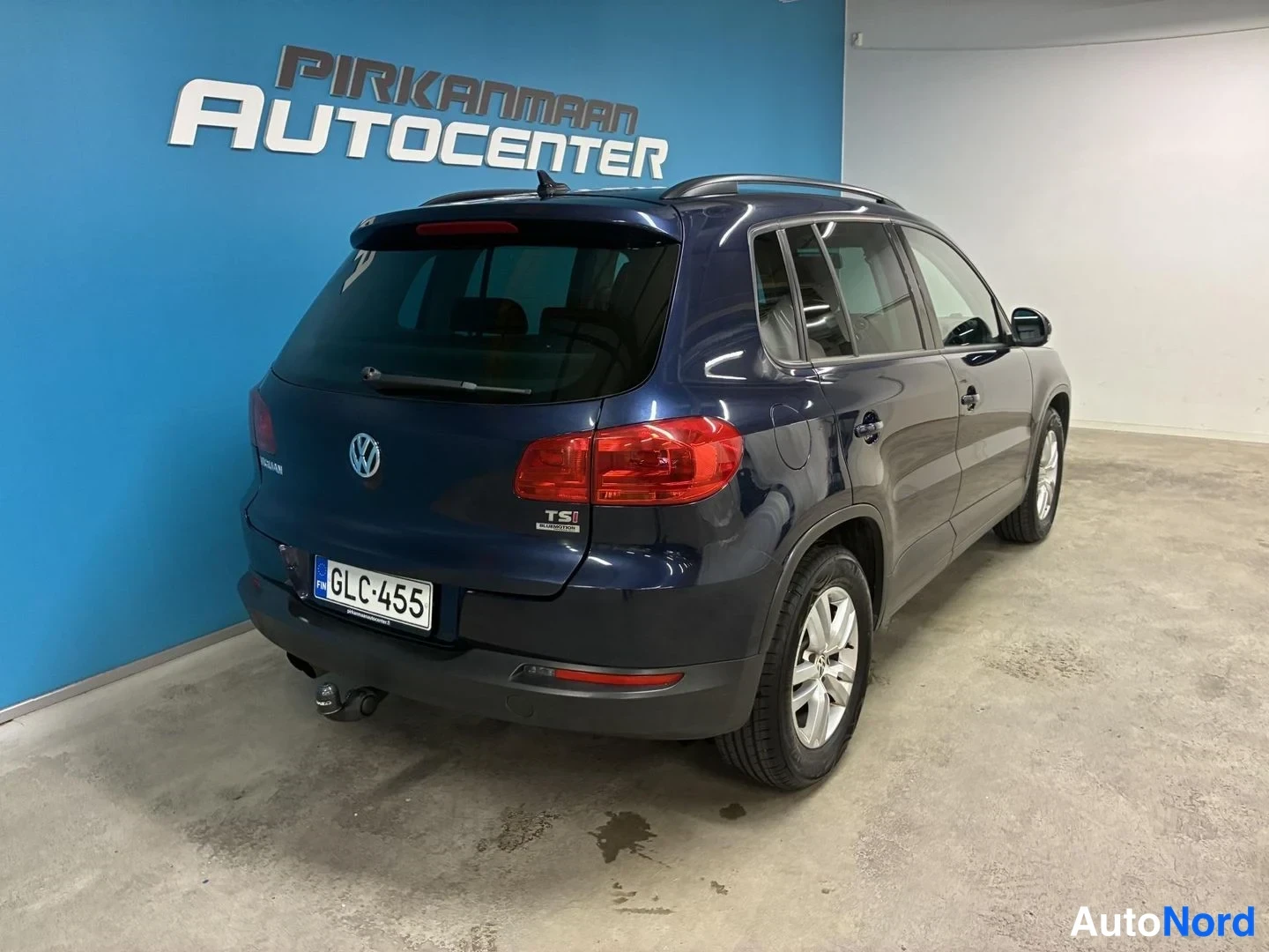 Sininen Volkswagen Tiguan 2014, takaviisto, kuva 6