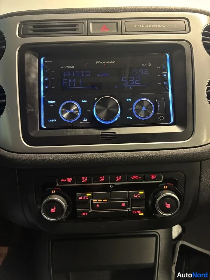 Harmaa Volkswagen Tiguan 2015, yksityiskohta, kuva 17