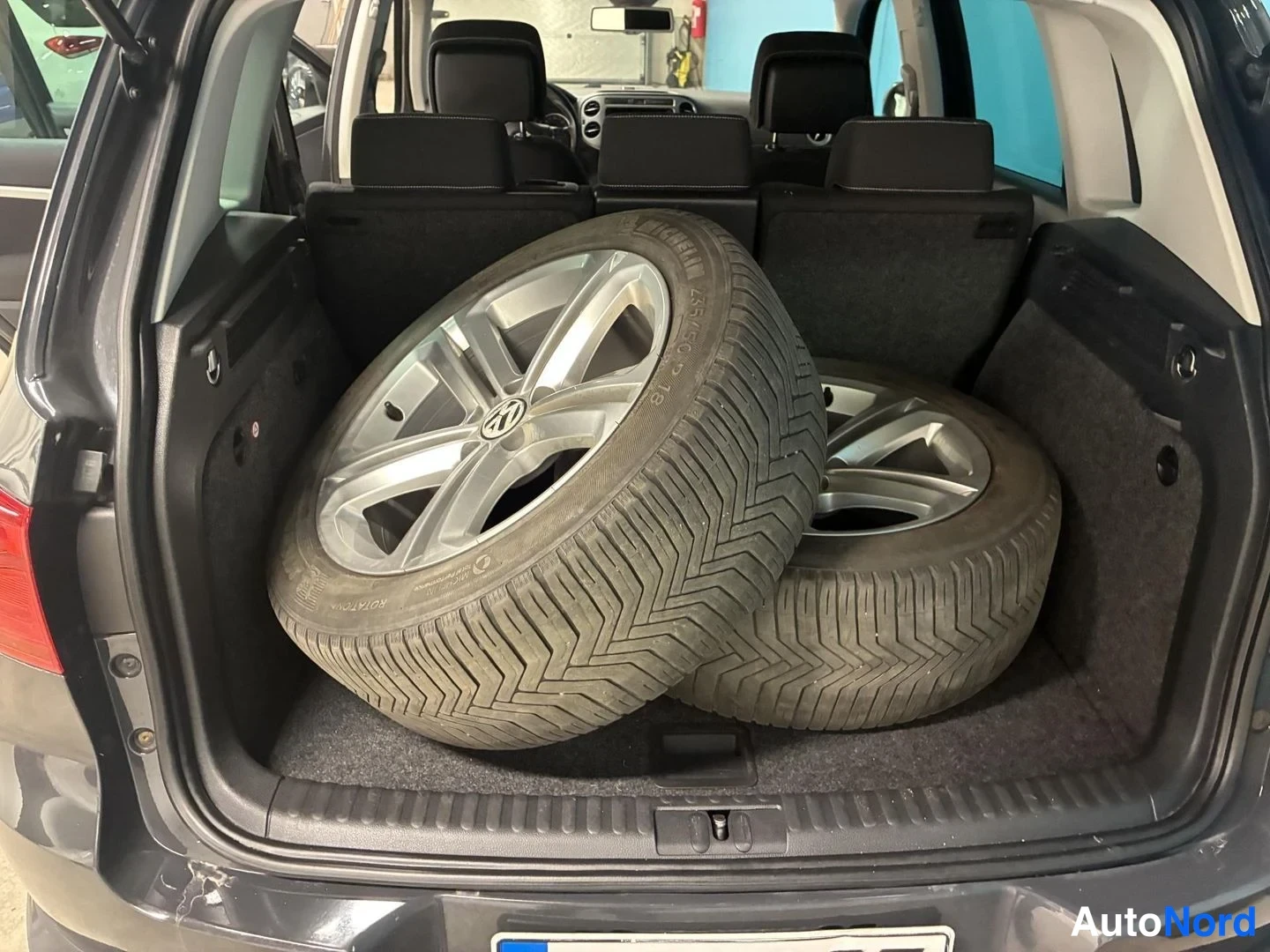 Harmaa Volkswagen Tiguan 2015, tavaratila, kuva 14