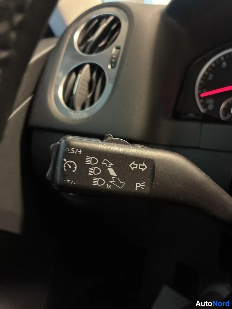 Beige Volkswagen Tiguan 2012, yksityiskohta, kuva 17
