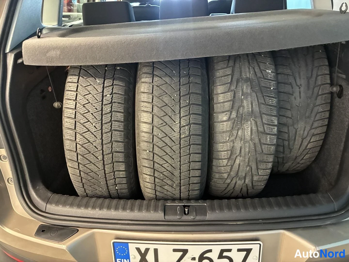 Beige Volkswagen Tiguan 2012, tavaratila, kuva 14