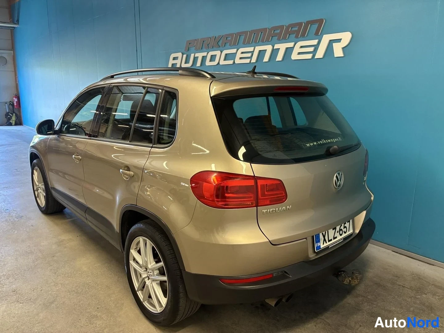 Beige Volkswagen Tiguan 2012, takaviisto, kuva 5