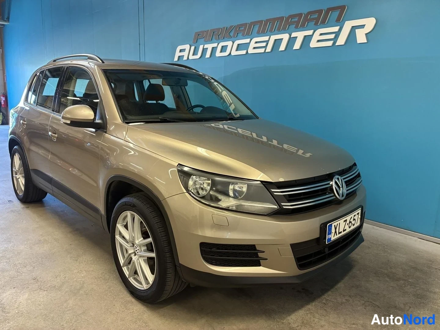 Beige Volkswagen Tiguan 2012, etuviisto, keula oikealle, kuva 3