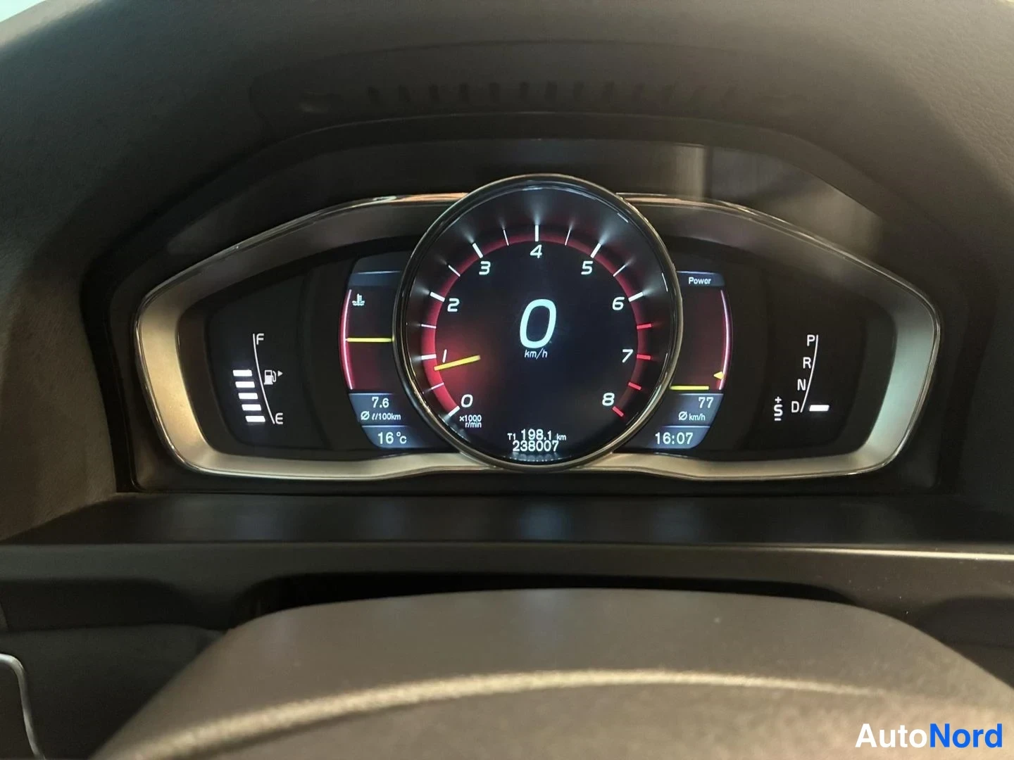 Harmaa Volvo S60 2014, yksityiskohta, kuva 15