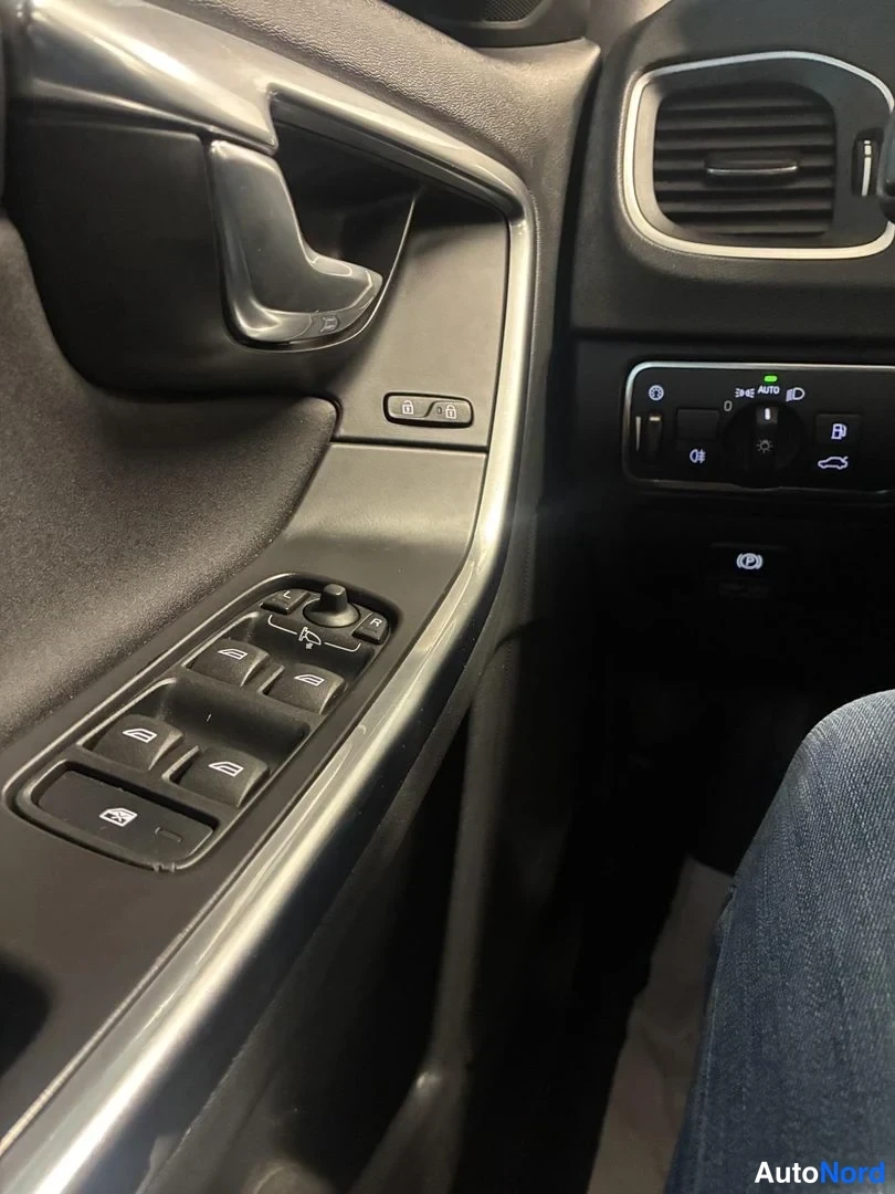 Harmaa Volvo S60 2014, yksityiskohta, kuva 20