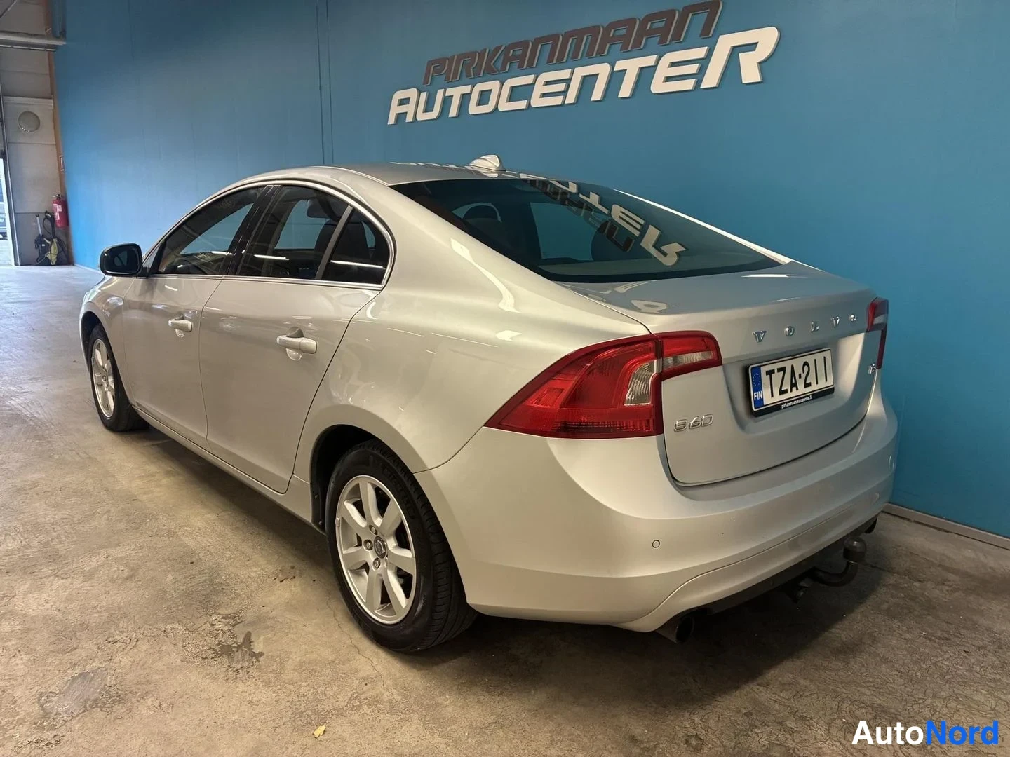 Harmaa Volvo S60 2014, takaviisto, kuva 5