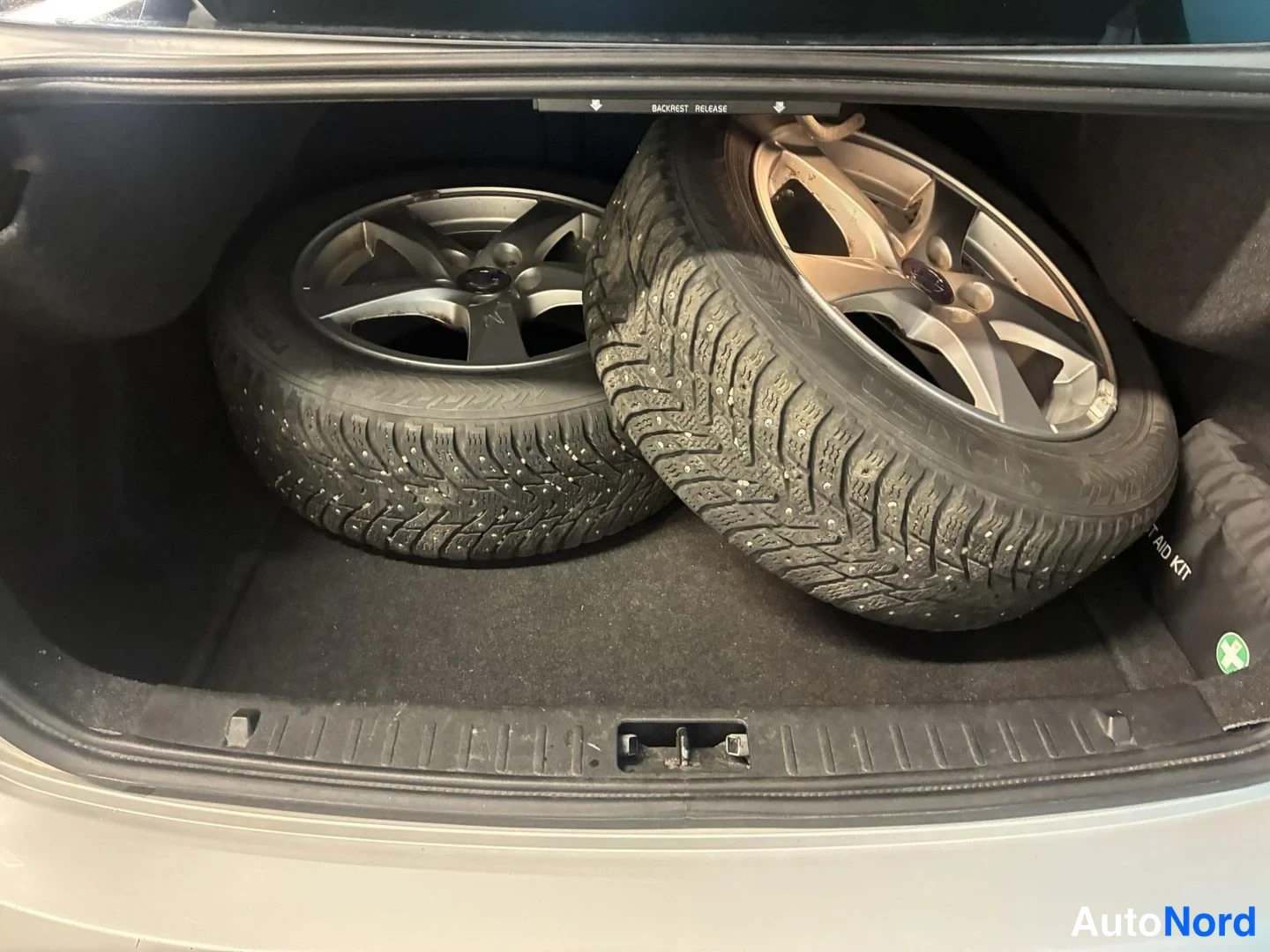 Harmaa Volvo S60 2014, tavaratila, kuva 14