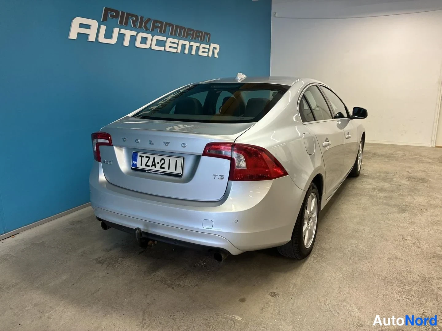 Harmaa Volvo S60 2014, takaa, kuva 6