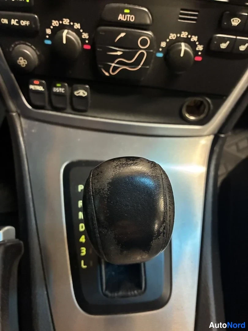 Sininen Volvo S60 2005, yksityiskohta, kuva 17