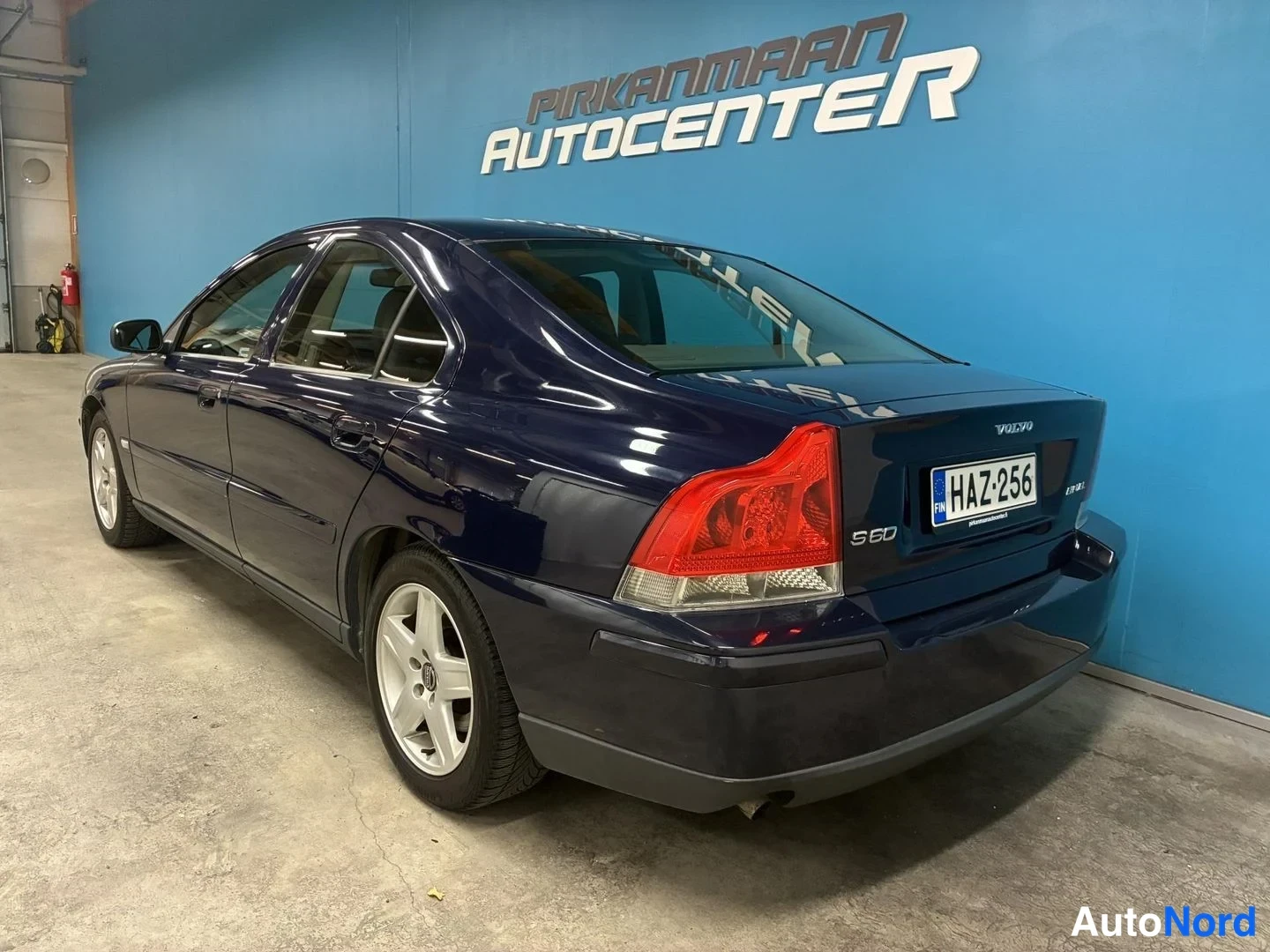 Sininen Volvo S60 2005, takaviisto, kuva 5