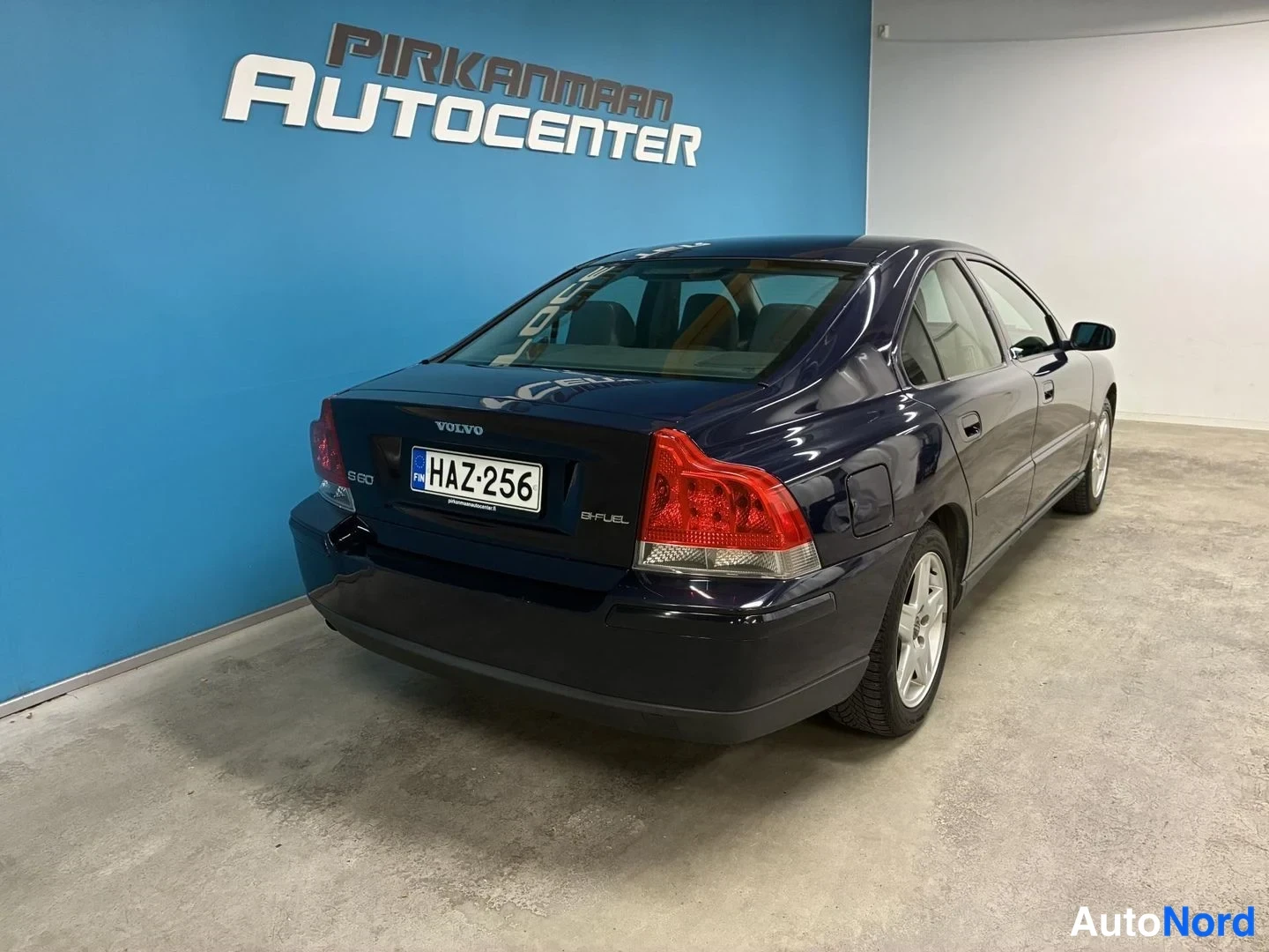 Sininen Volvo S60 2005, takaviisto, kuva 6
