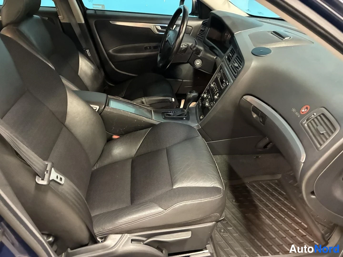 Sininen Volvo S60 2005, etuistuimet, kuva 11