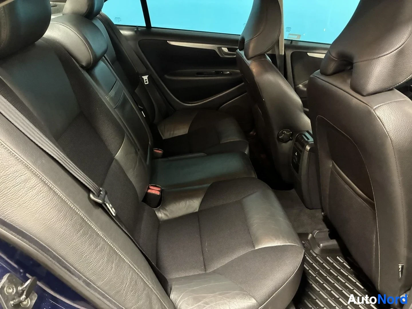 Sininen Volvo S60 2005, takaistuimet, kuva 13