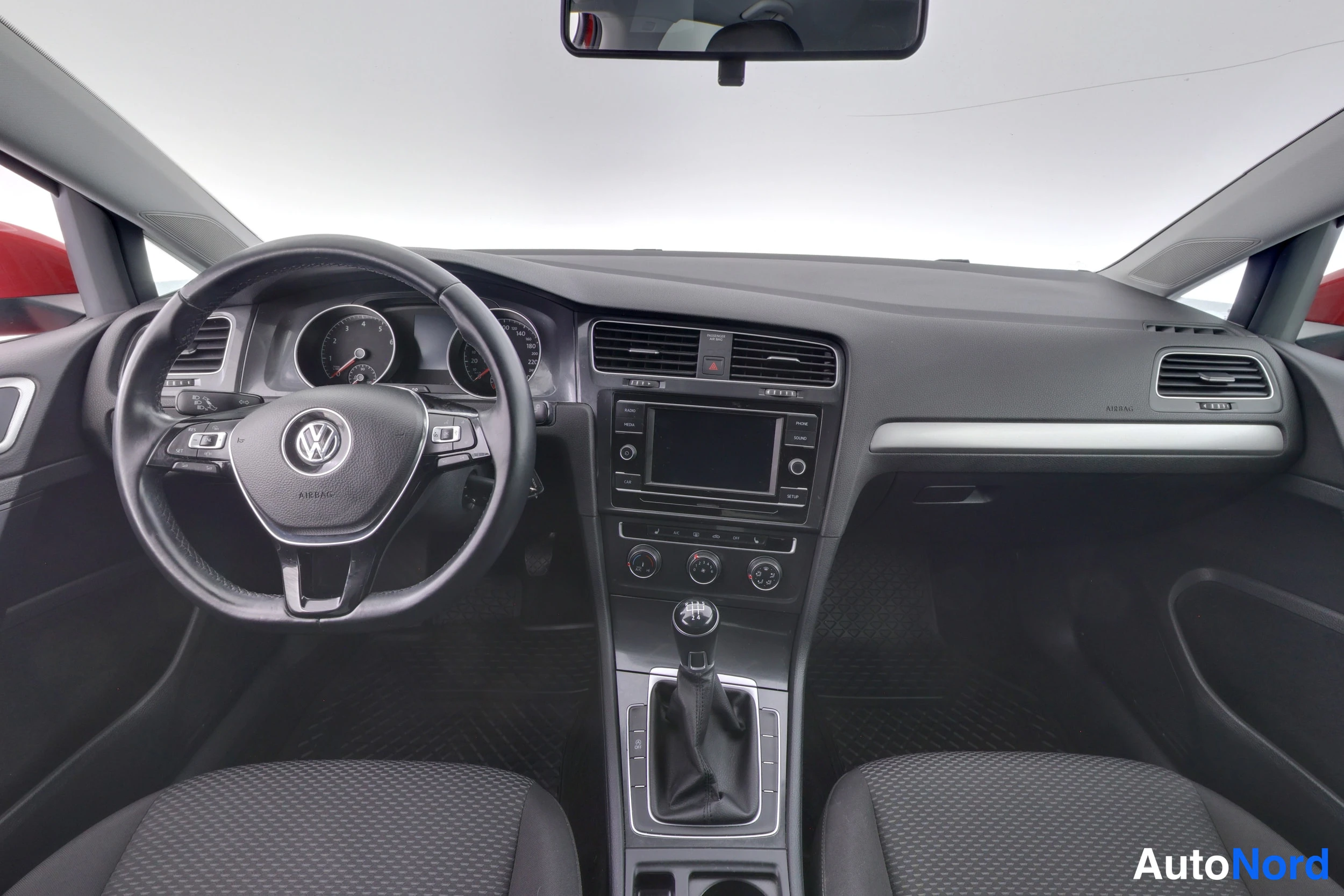 Punainen Volkswagen Golf 2019, kuva 14