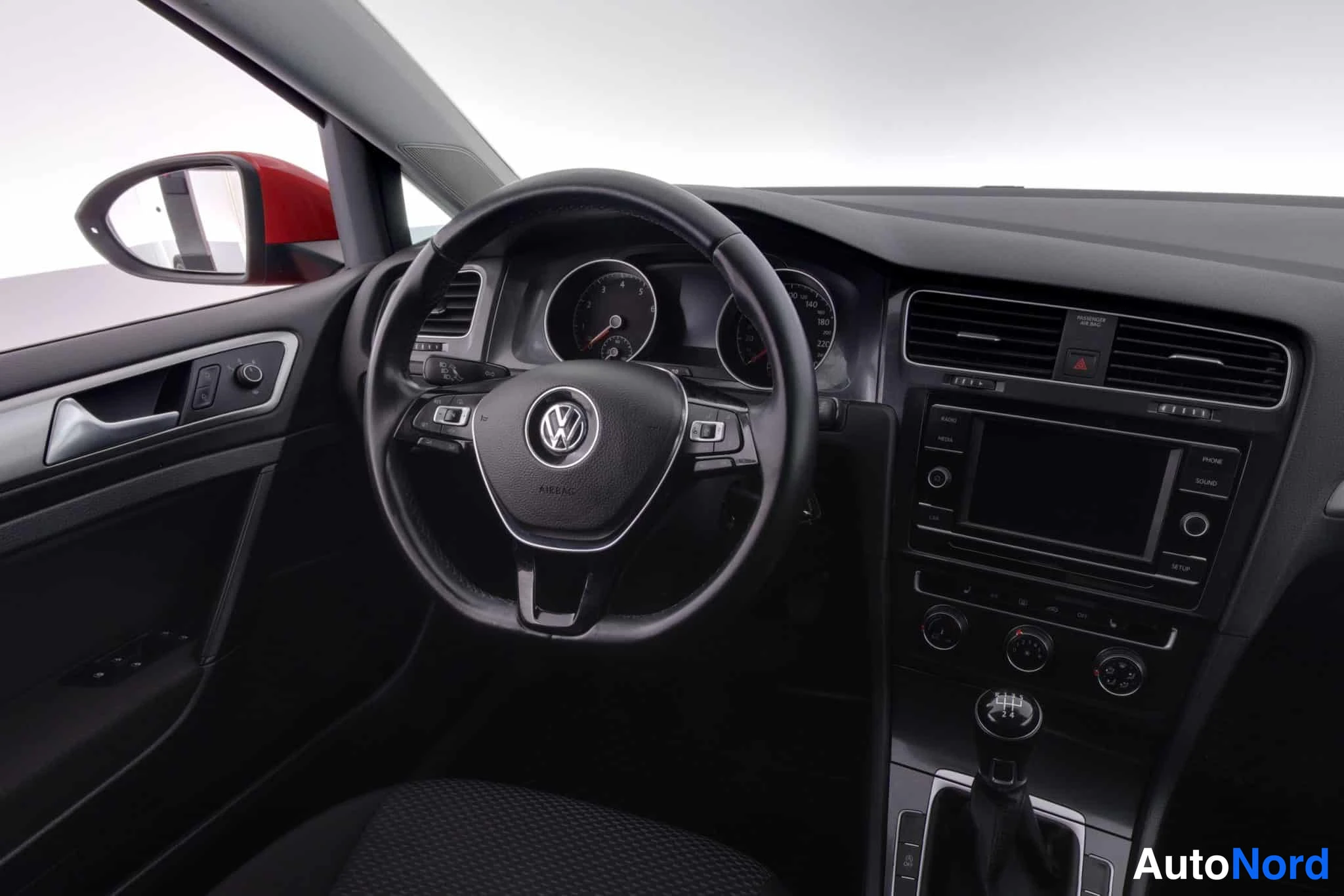 Punainen Volkswagen Golf 2019, kuva 15