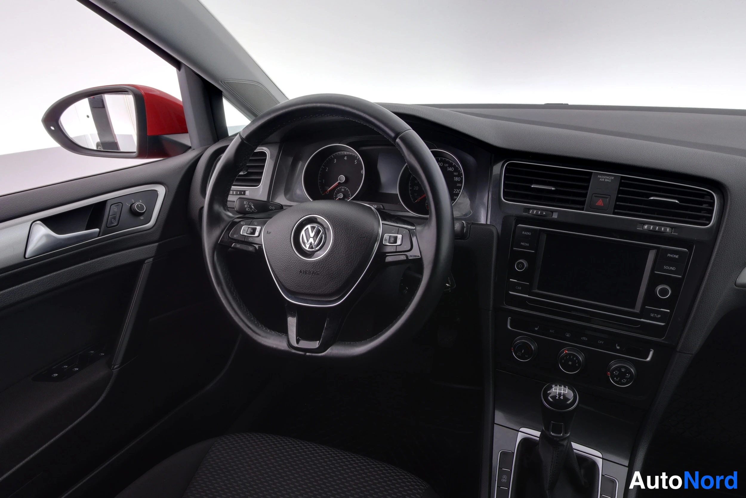 Punainen Volkswagen Golf 2019, kuva 16