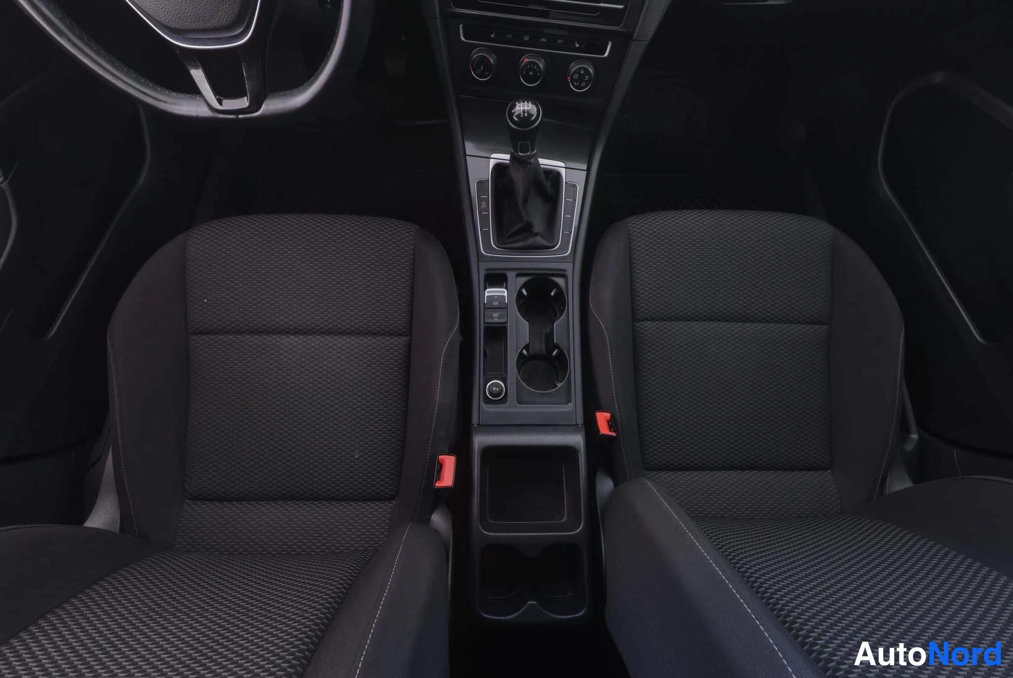 Punainen Volkswagen Golf 2019, kuva 17