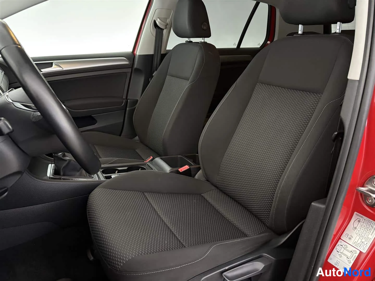 Punainen Volkswagen Golf 2019, kuva 19