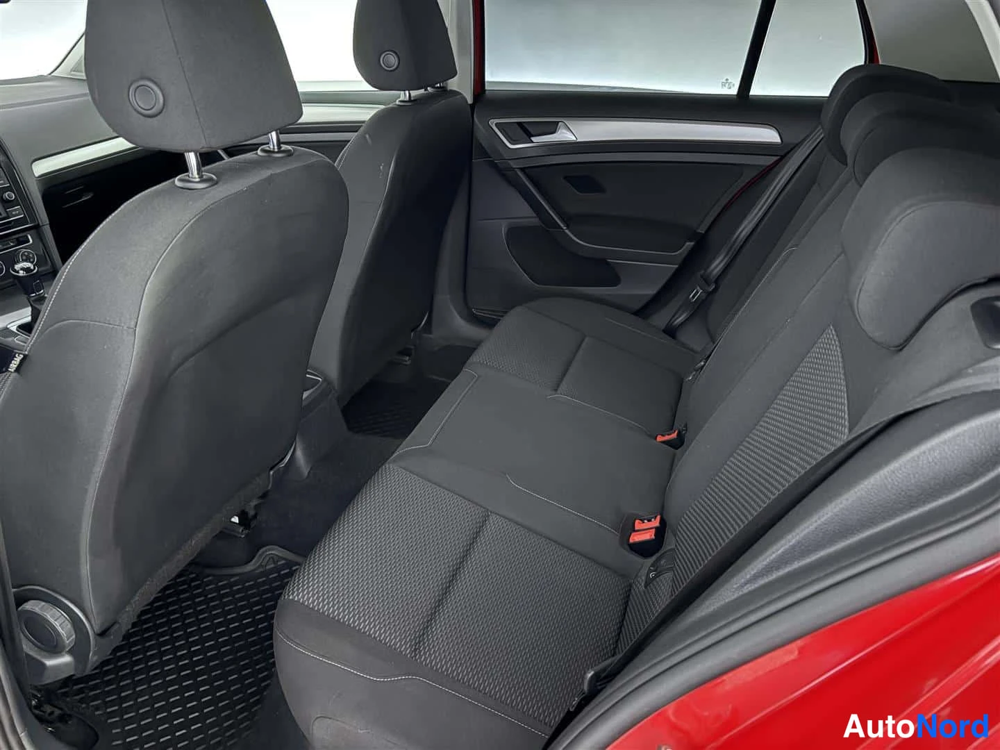 Punainen Volkswagen Golf 2019, kuva 21