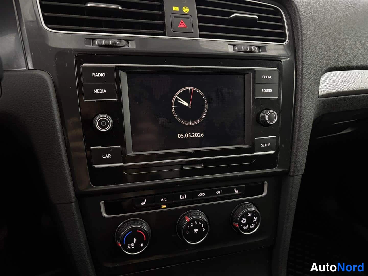 Punainen Volkswagen Golf 2019, kuva 23
