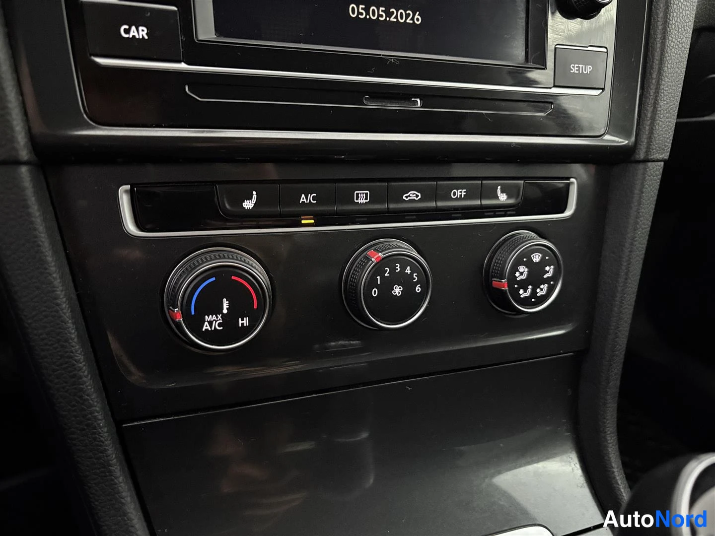 Punainen Volkswagen Golf 2019, kuva 24