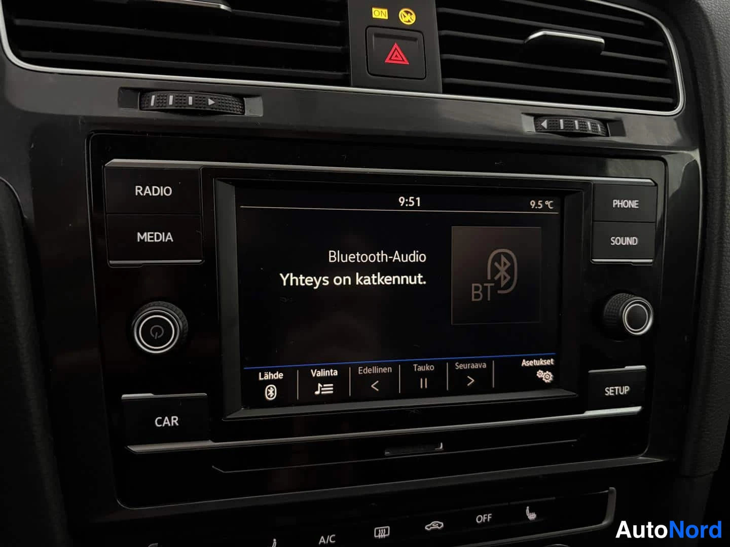 Punainen Volkswagen Golf 2019, kuva 28