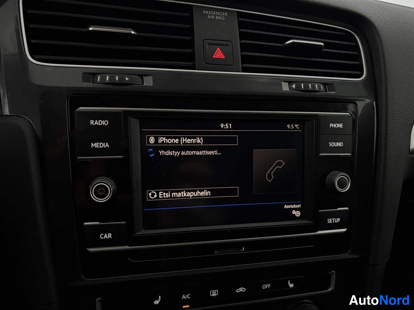 Punainen Volkswagen Golf 2019, kuva 29