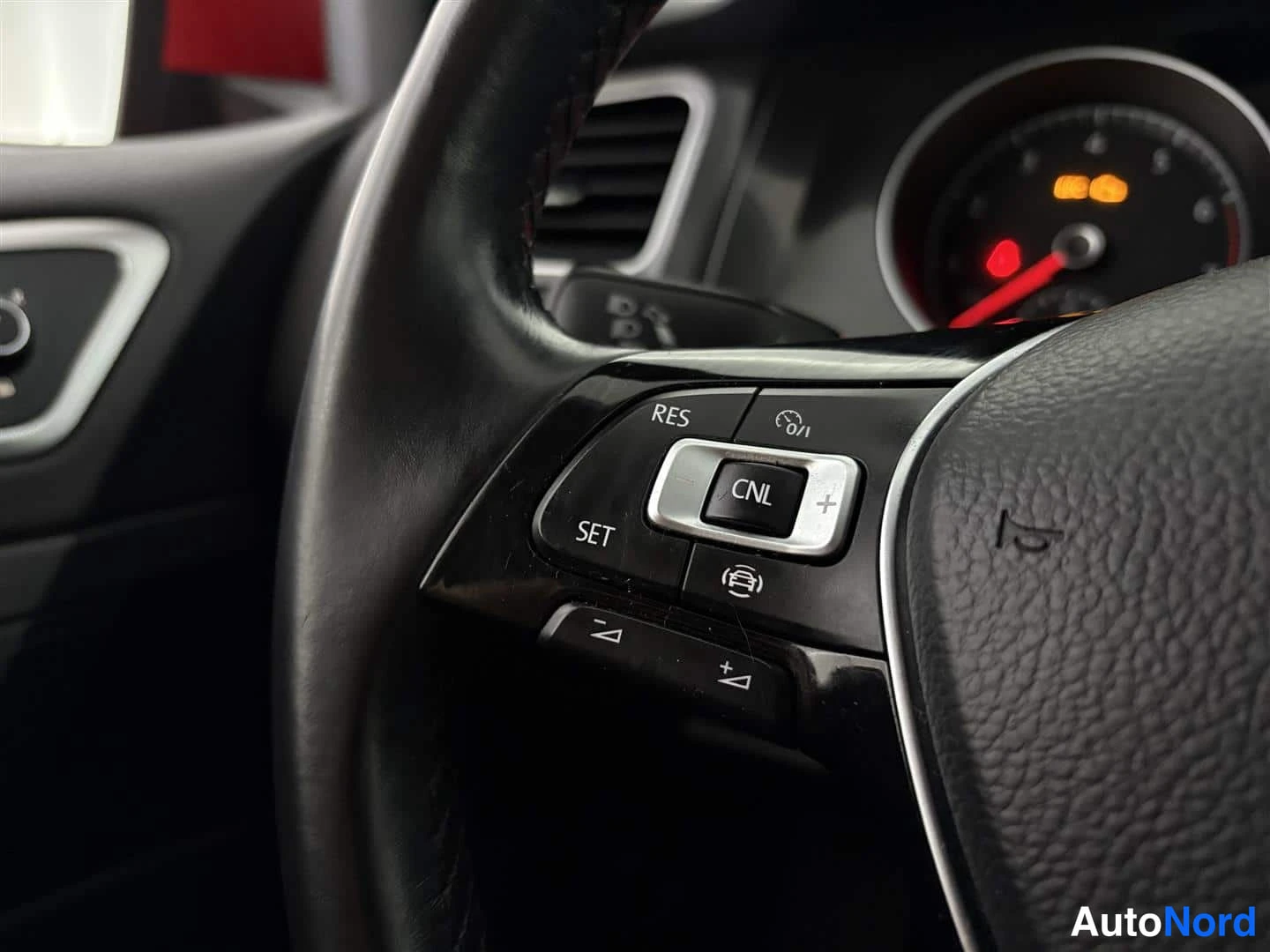 Punainen Volkswagen Golf 2019, kuva 31