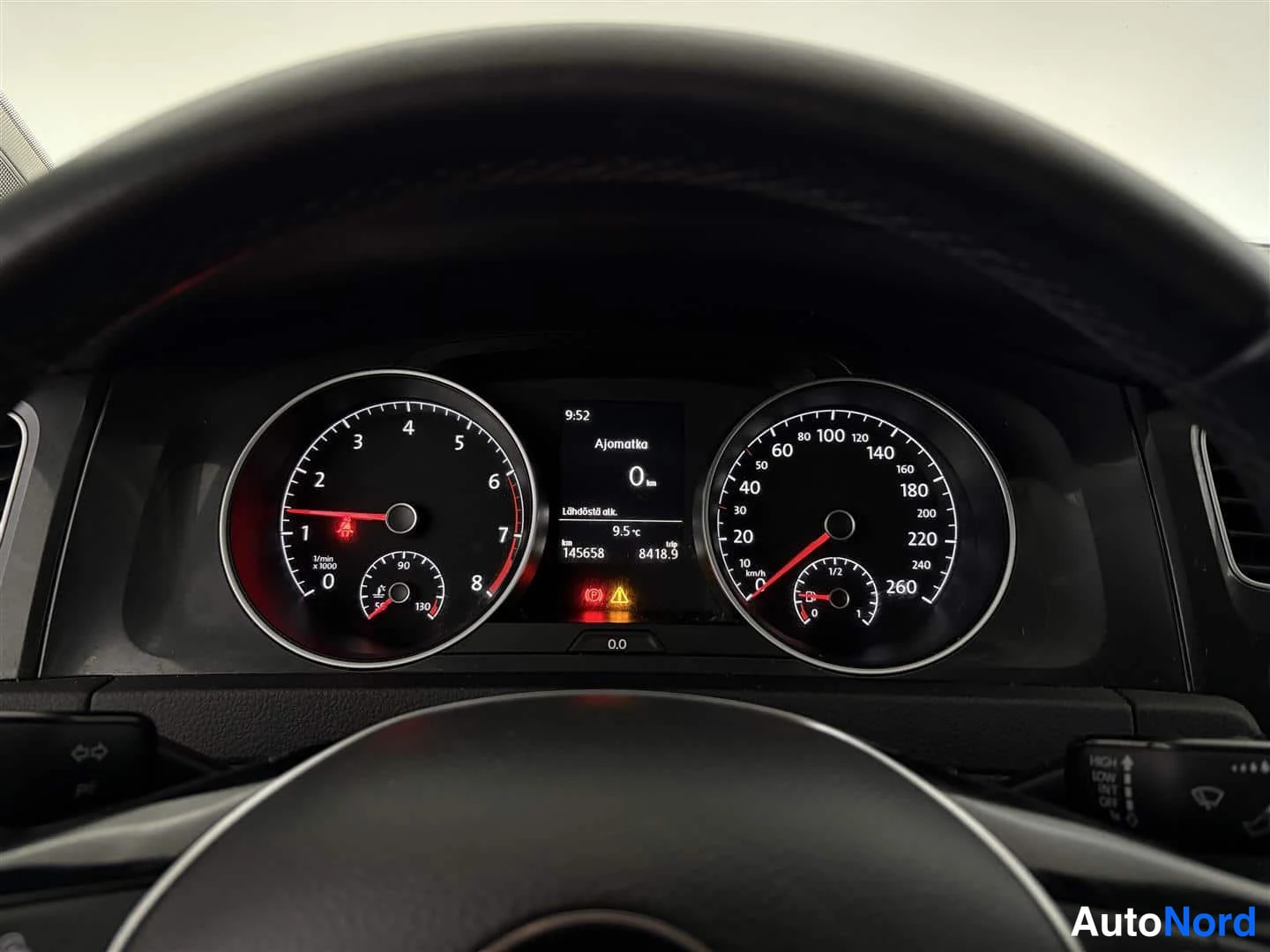 Punainen Volkswagen Golf 2019, kuva 32