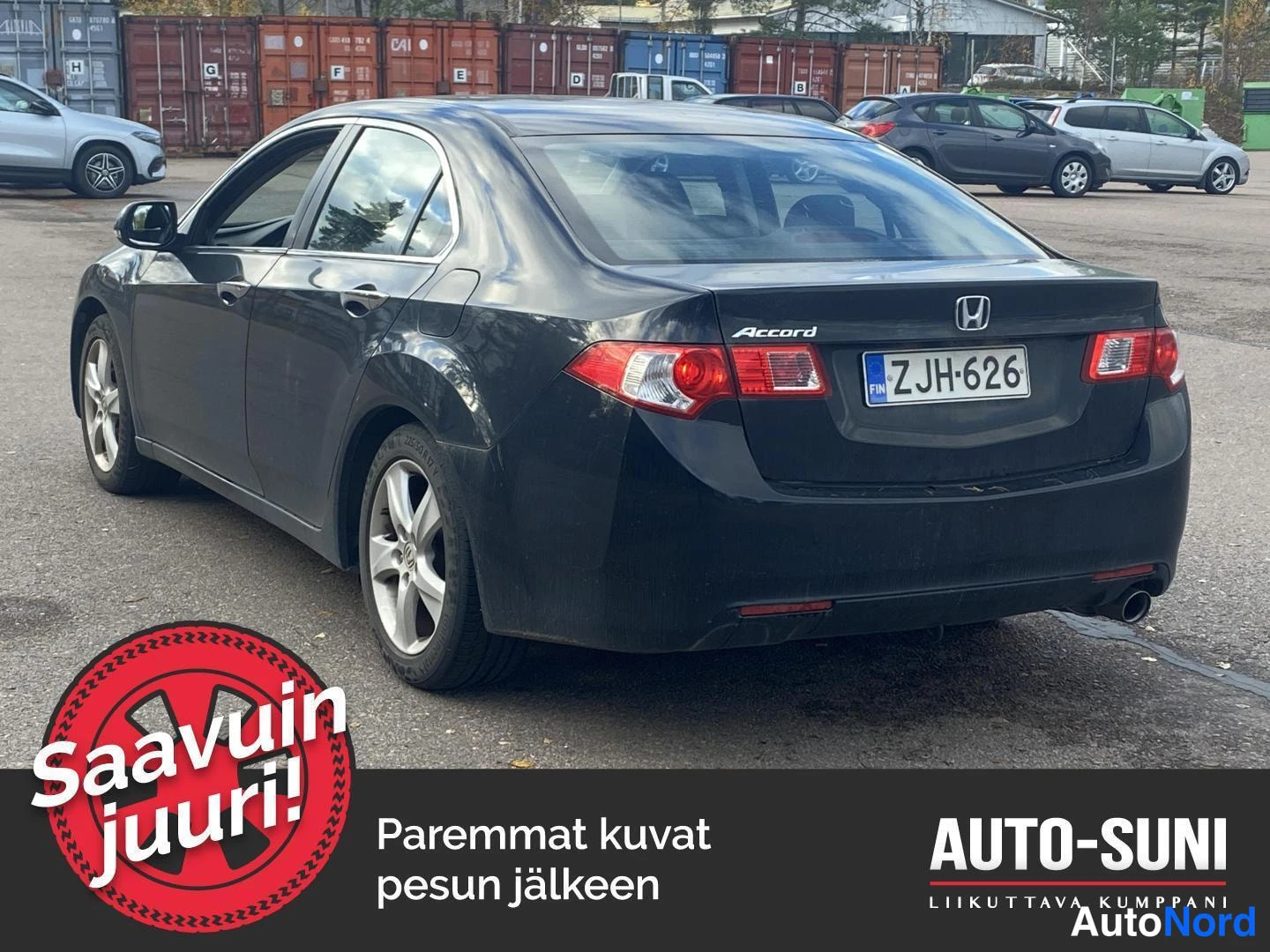Musta Honda Accord 2011, takaviisto, kuva 2