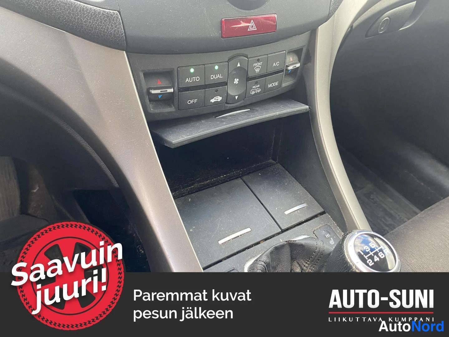 Musta Honda Accord 2011, yksityiskohta, kuva 8