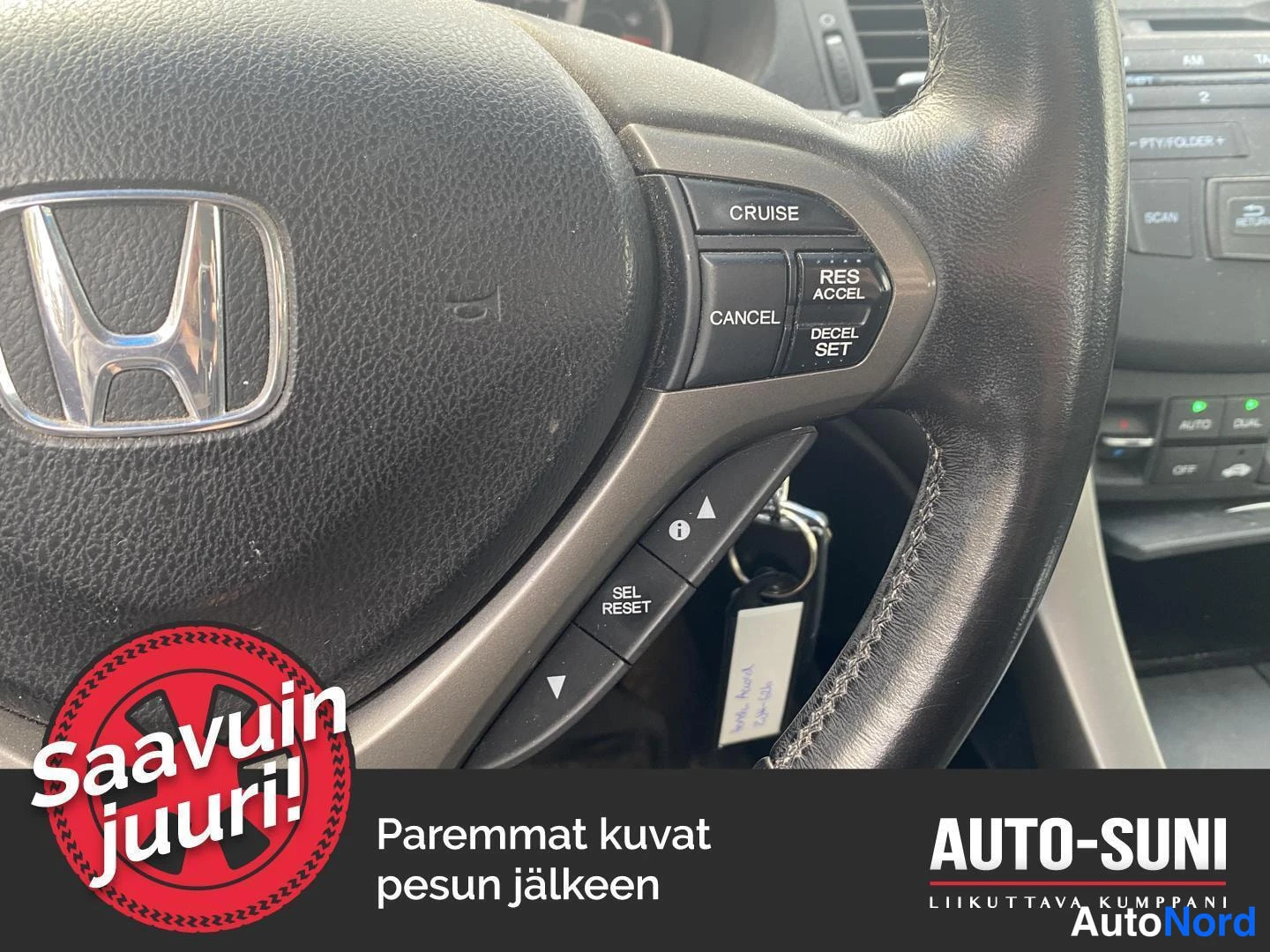 Musta Honda Accord 2011, yksityiskohta, kuva 9