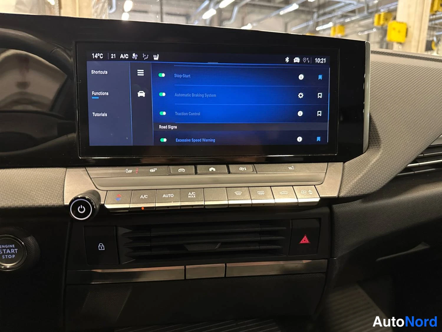 Vit Opel Astra Sports Tourer 2024, förarplats, bild 11