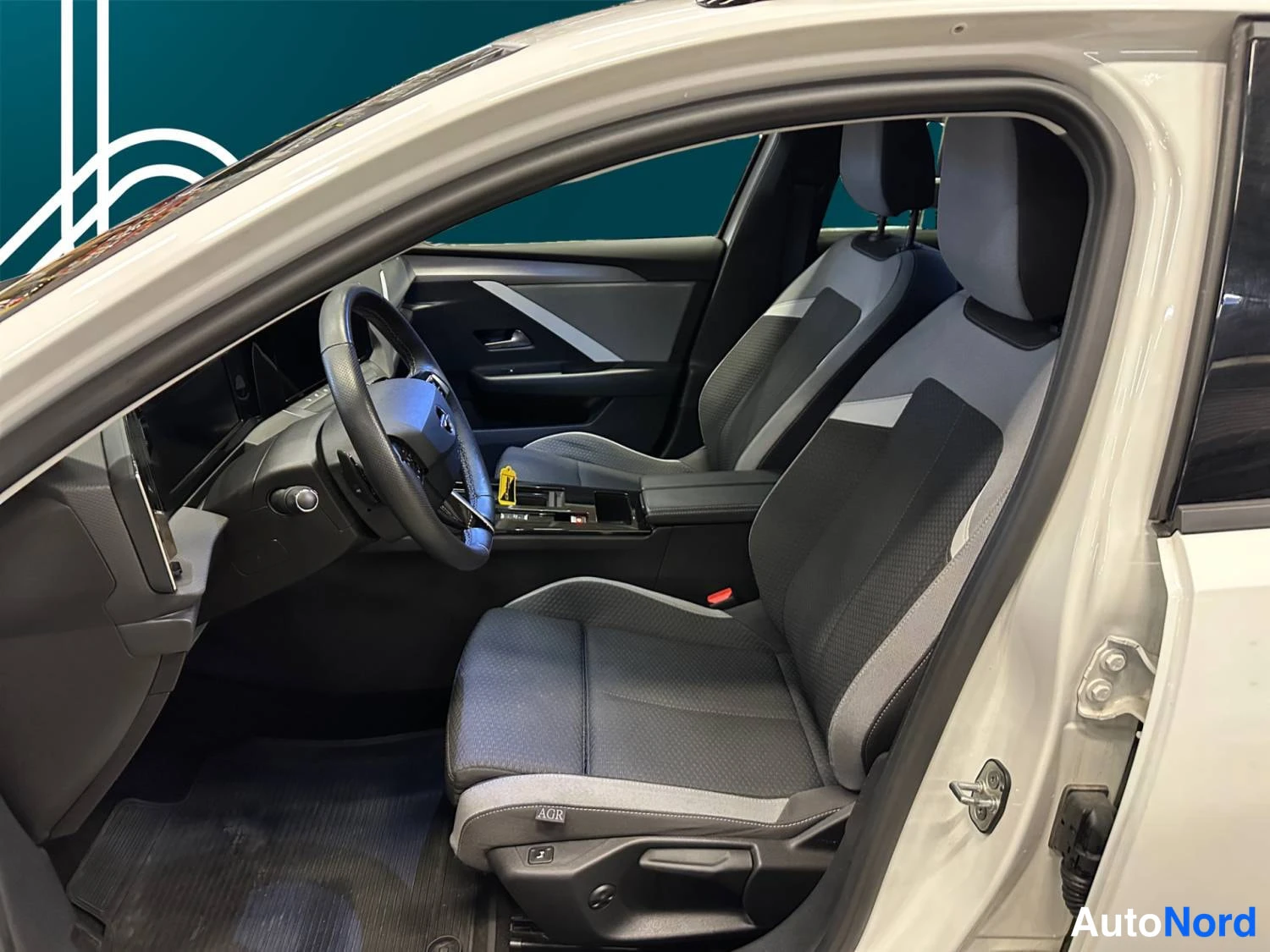 Vit Opel Astra Sports Tourer 2024, framsäten, bild 14