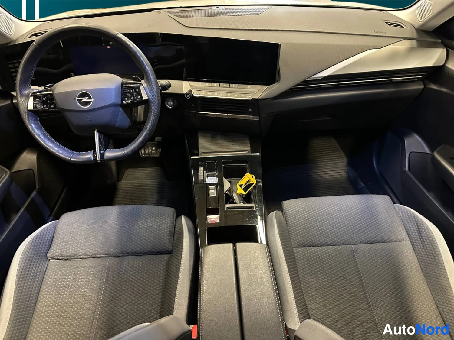 Vit Opel Astra Sports Tourer 2024, förarplats, bild 10