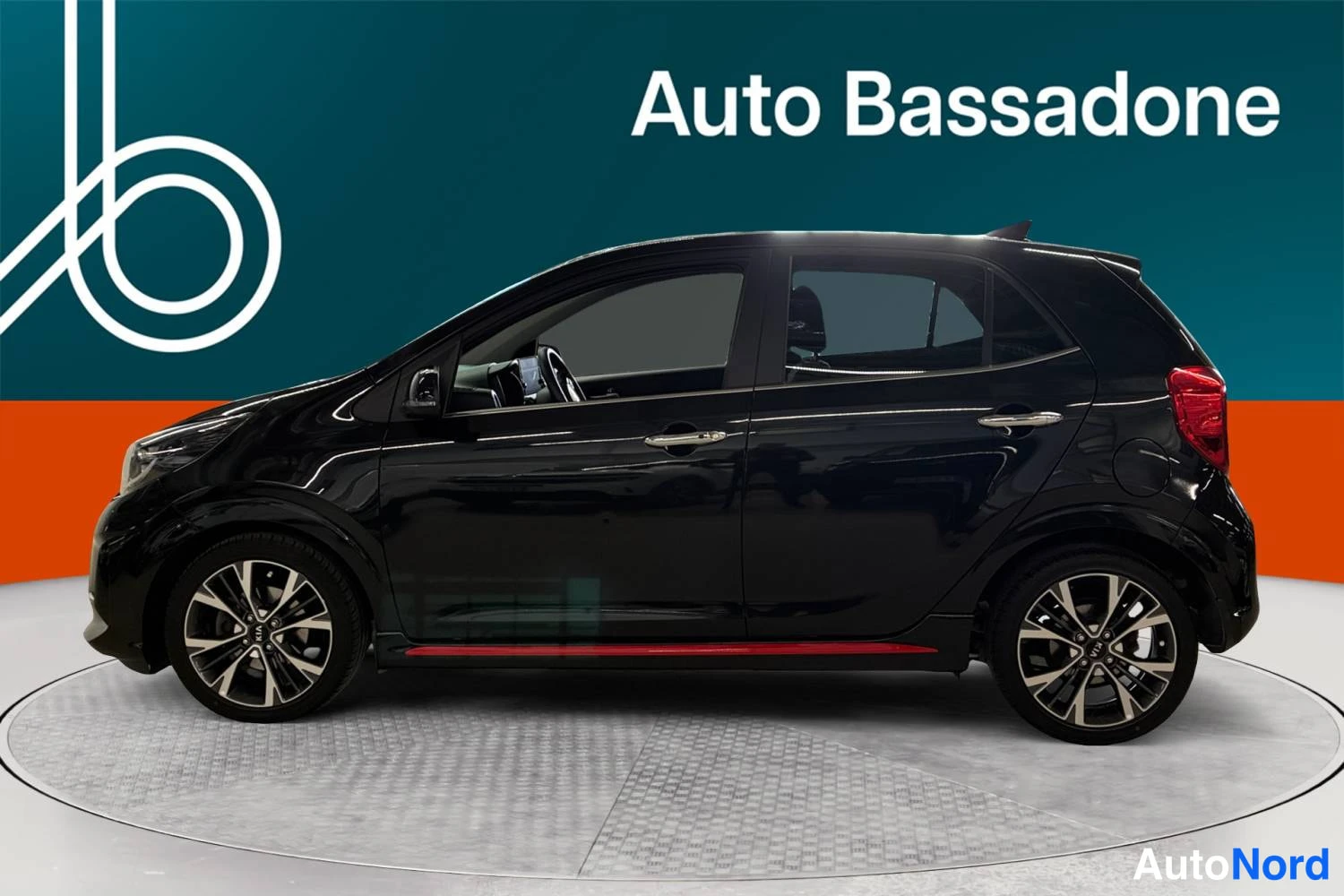 Musta Kia Picanto 2021, sivulta, kuva 4