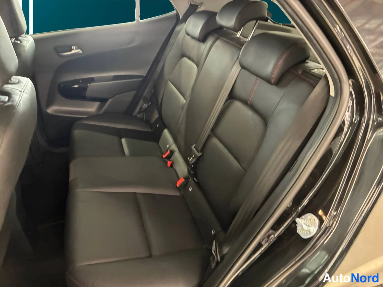 Musta Kia Picanto 2021, takaistuimet, kuva 13