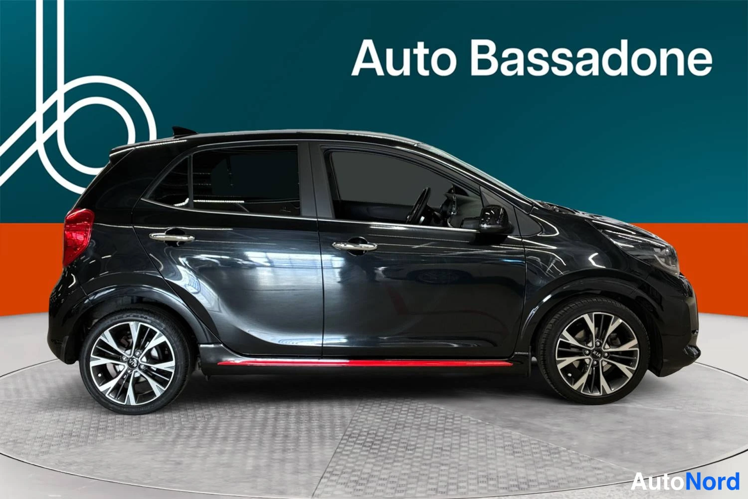 Musta Kia Picanto 2021, sivulta, kuva 5
