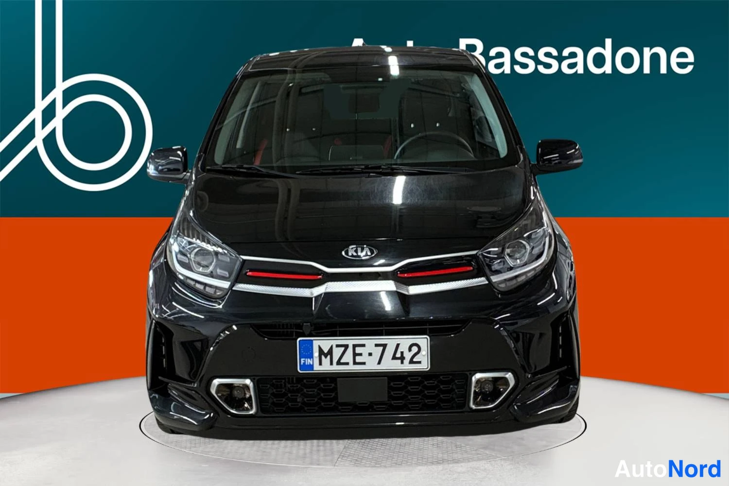 Musta Kia Picanto 2021, edestä, kuva 3