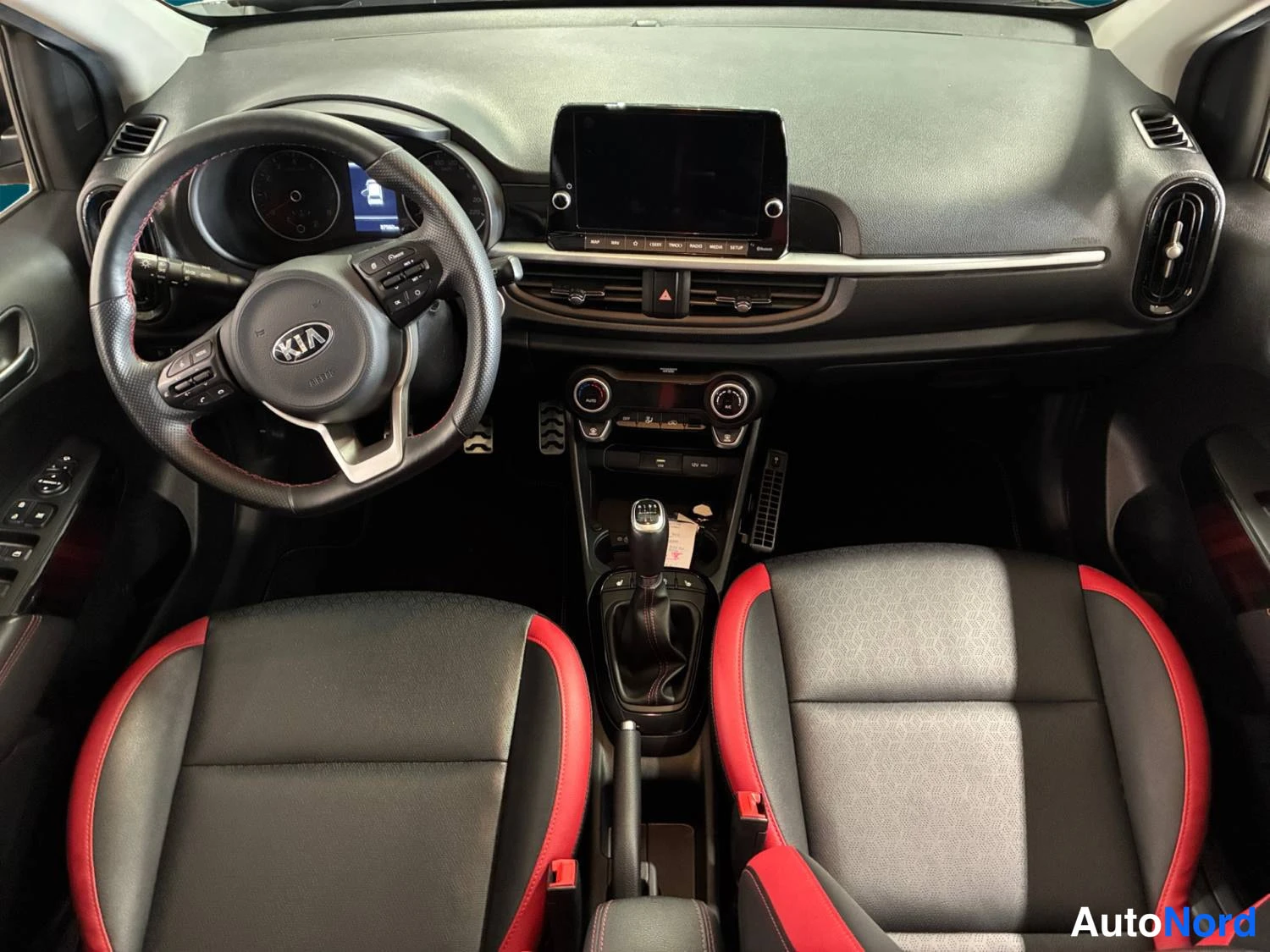 Musta Kia Picanto 2021, ohjaamo, kuva 10