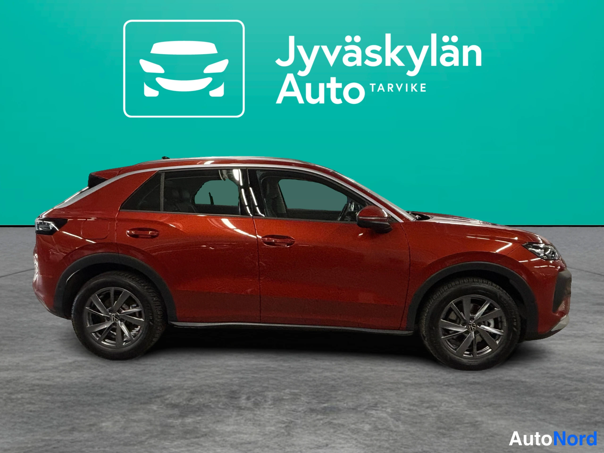 Punainen Volkswagen T-Roc 2026, etuviisto, keula oikealle, kuva 7