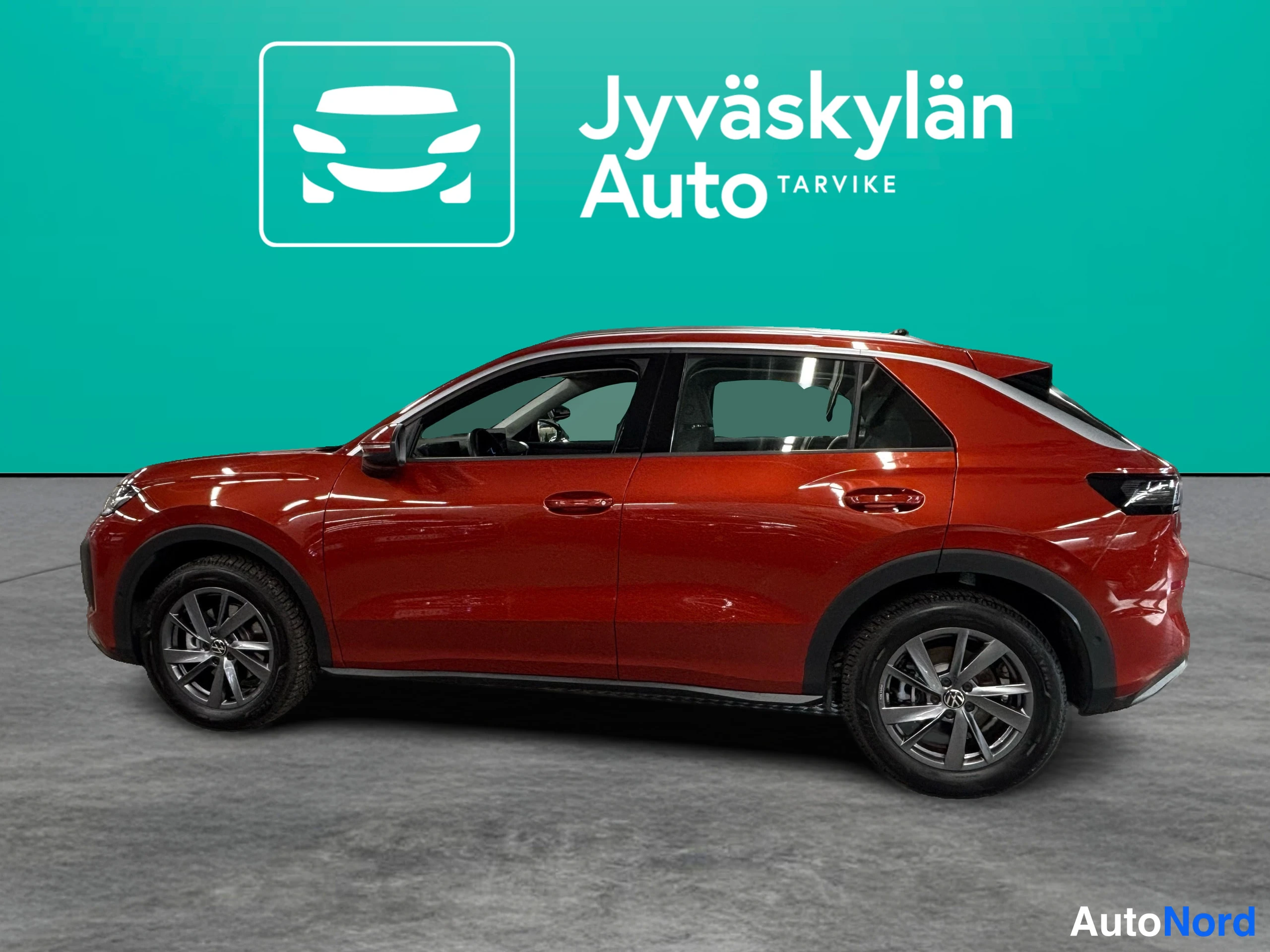 Punainen Volkswagen T-Roc 2026, etuviisto, keula vasemmalle, kuva 4