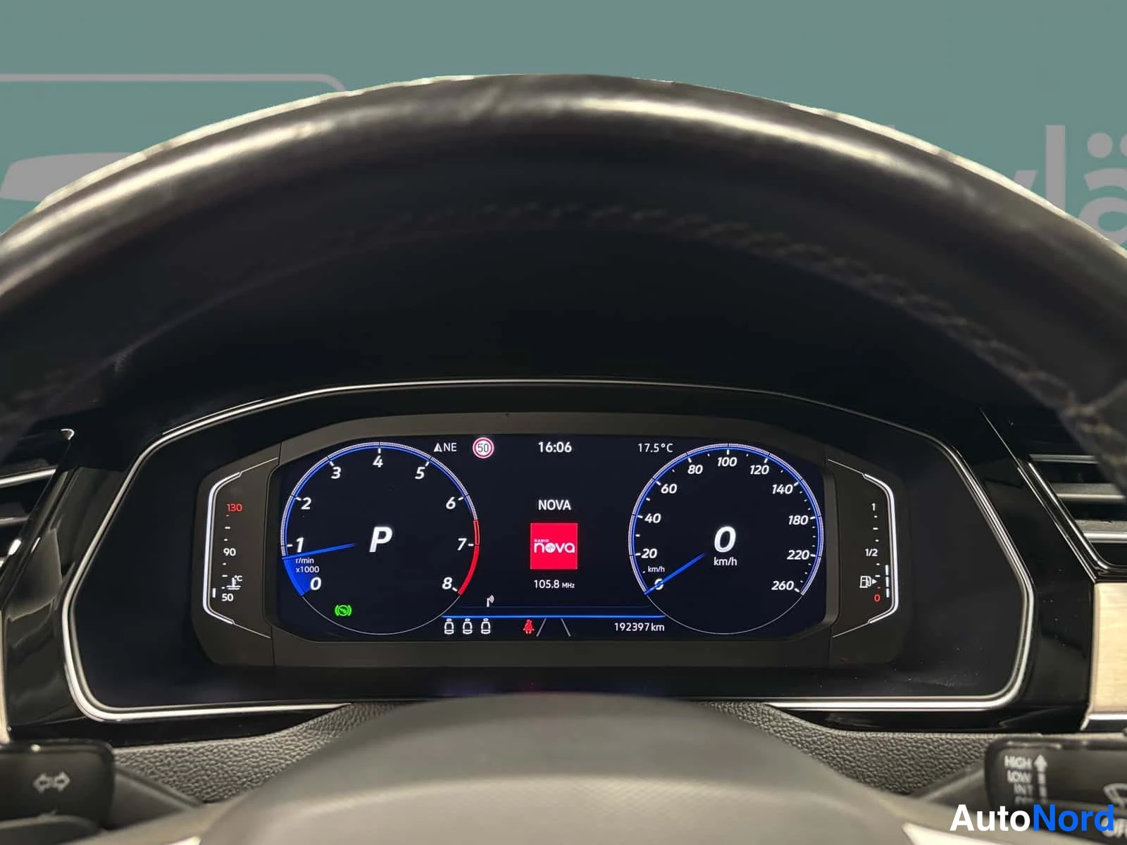 Grön Volkswagen Passat 2022, detalj, bild 16