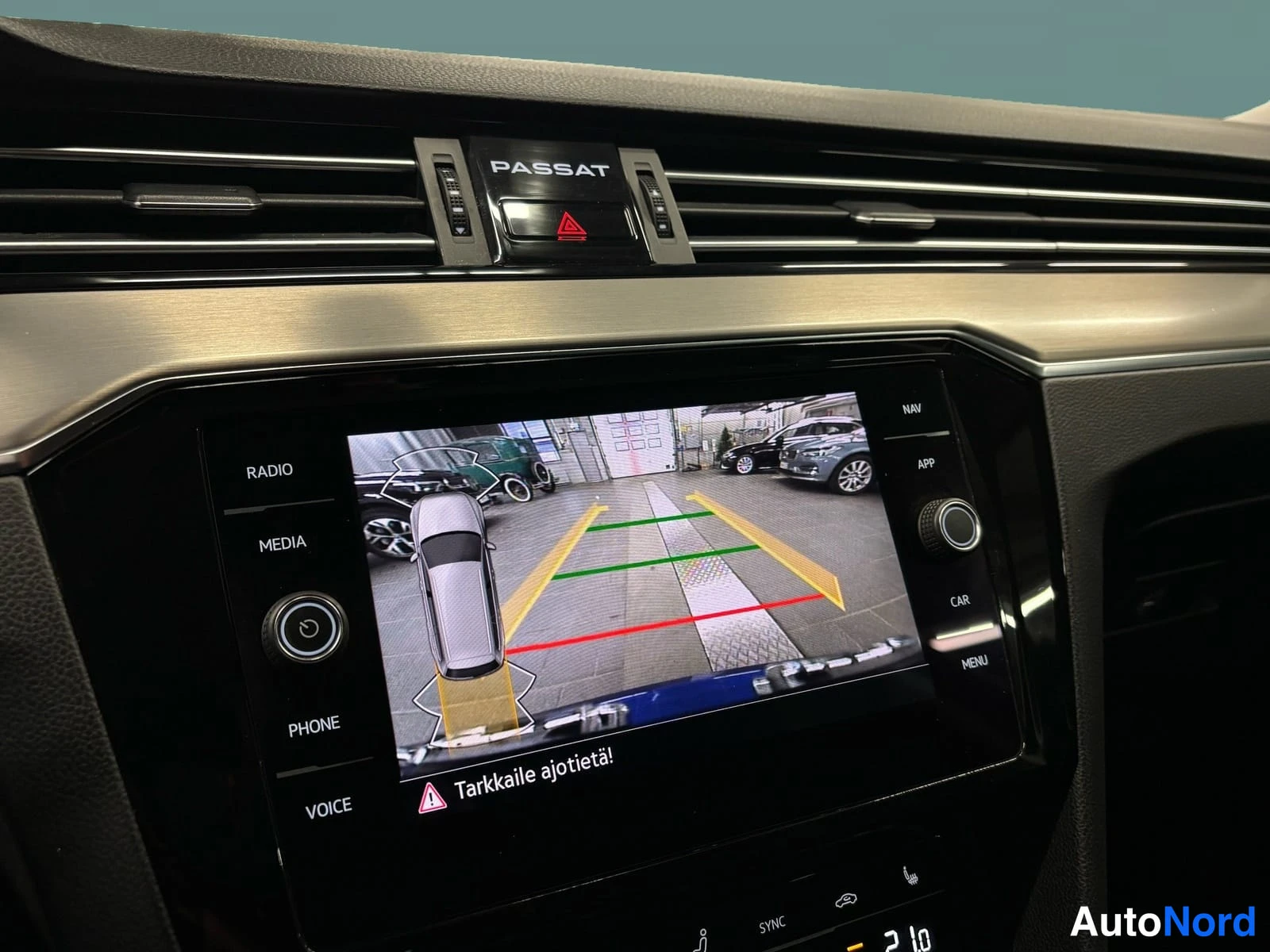 Grön Volkswagen Passat 2022, detalj, bild 17