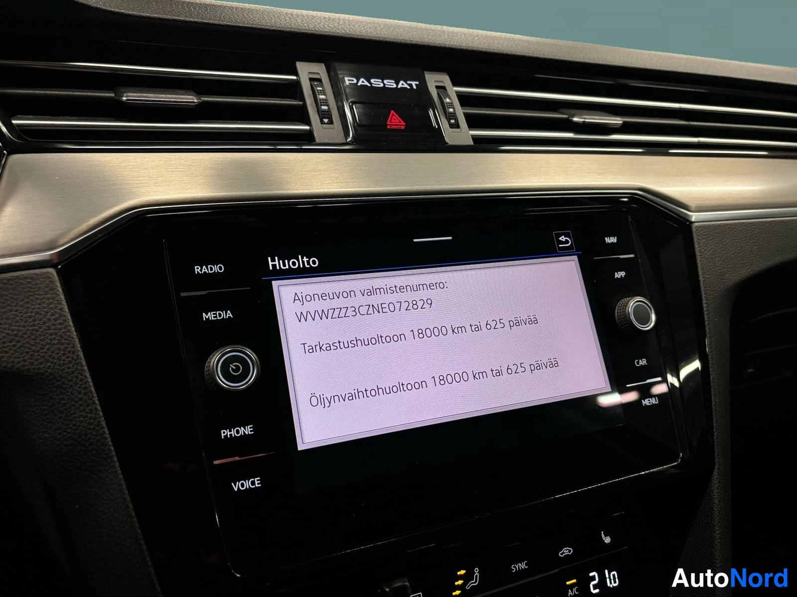 Grön Volkswagen Passat 2022, detalj, bild 20