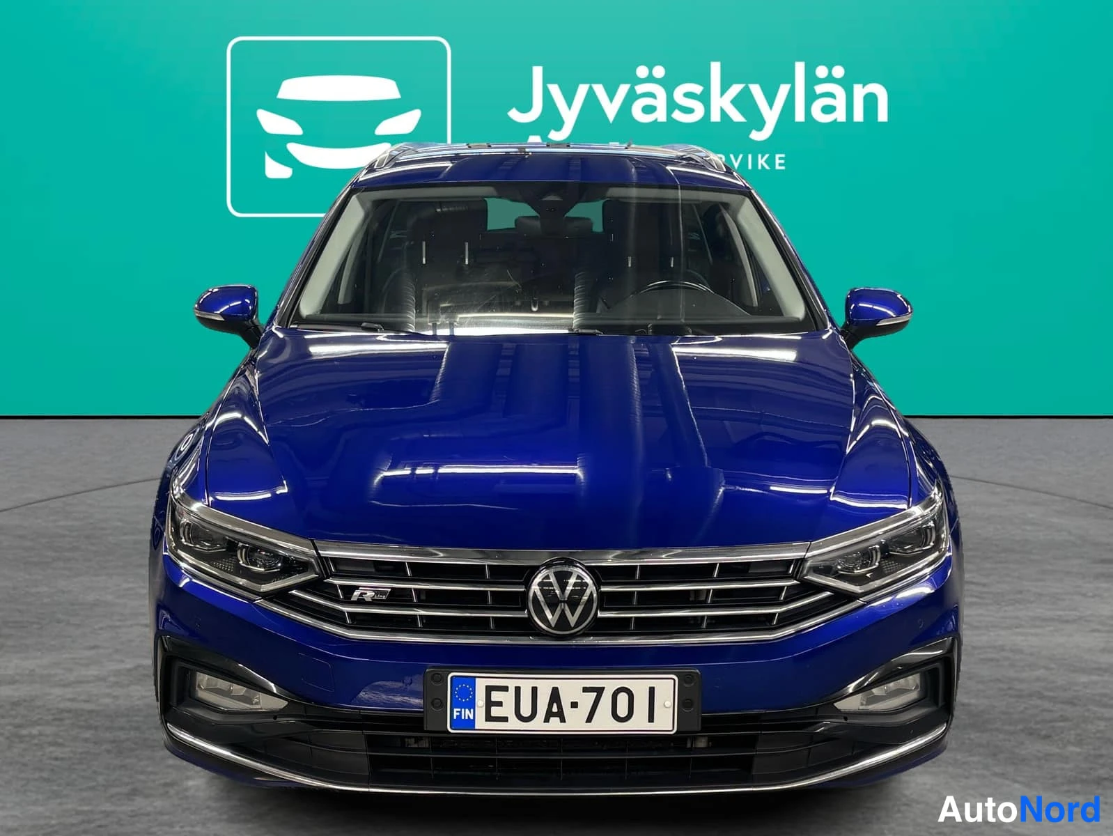 Grön Volkswagen Passat 2022, framifrån, bild 3