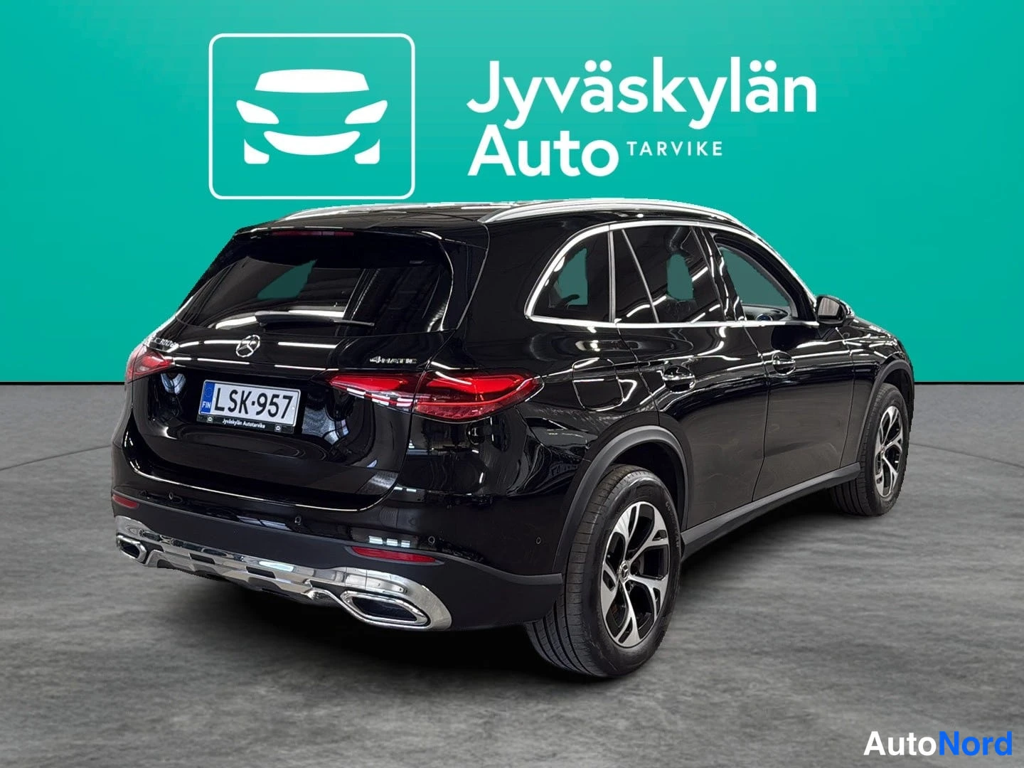 Musta Mercedes-Benz GLC 2023, takaviisto, kuva 4