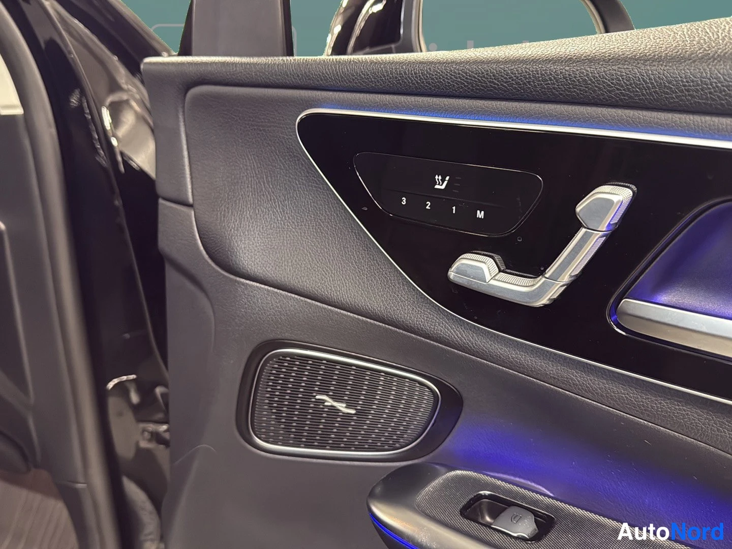 Musta Mercedes-Benz GLC 2023, yksityiskohta, kuva 14