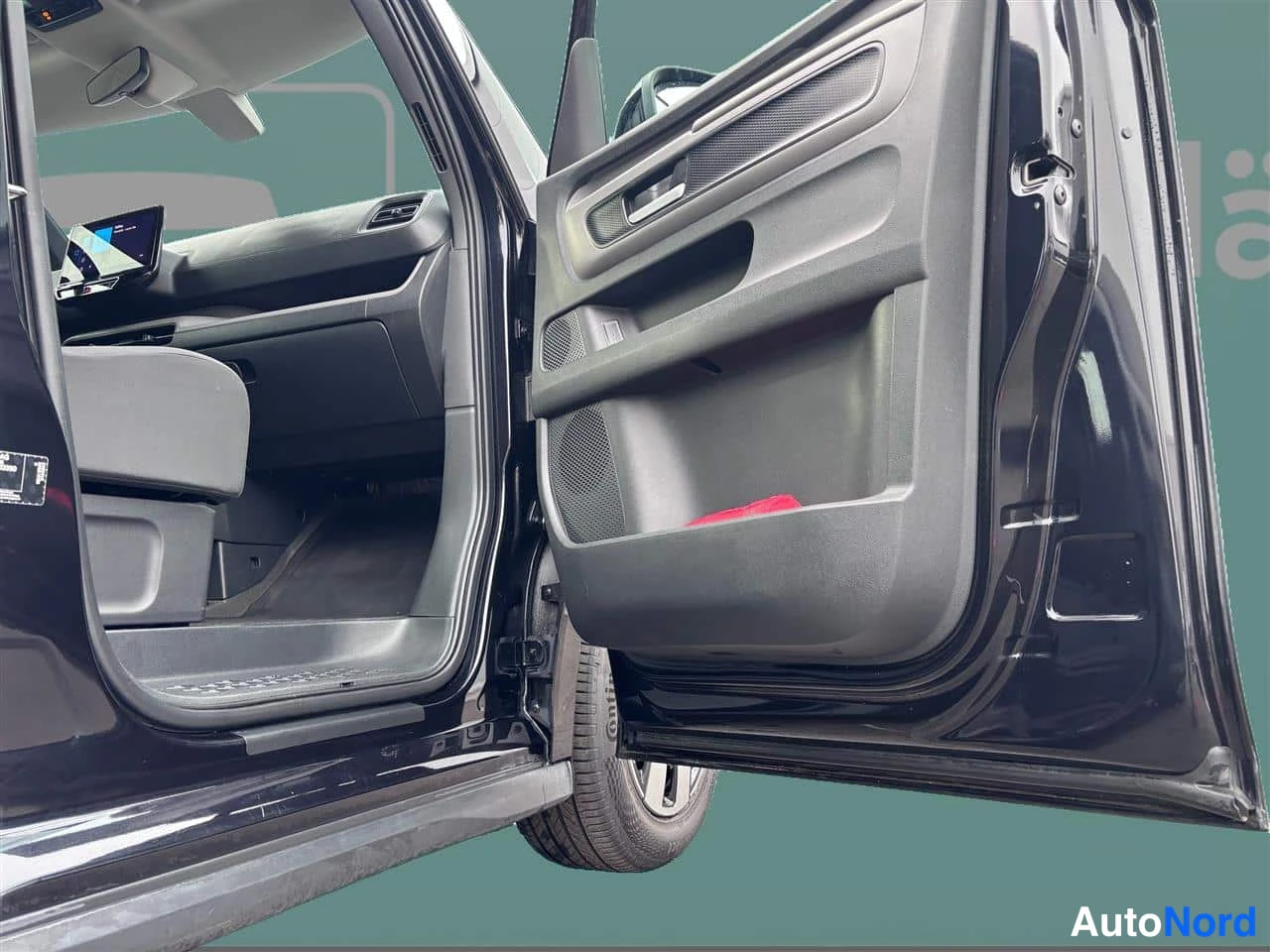 Black Volkswagen ID. Buzz 2023, detail, photo 14